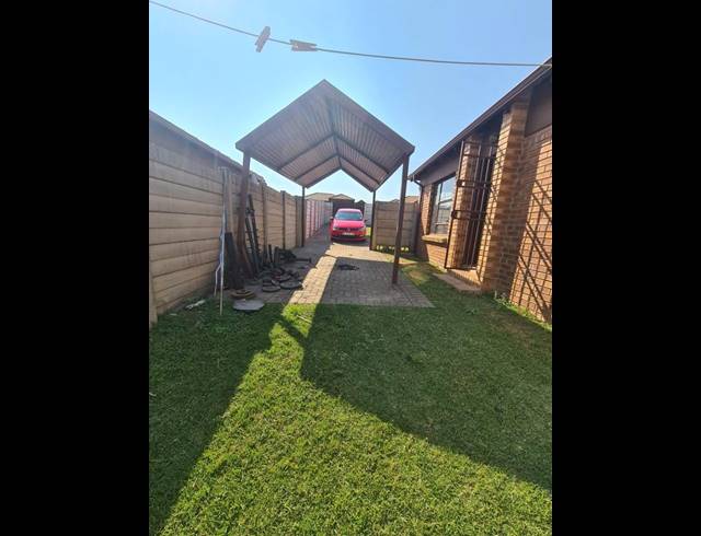 3 BEDROOM HOUSE FOR SALE IN THATCH HILL ESTATE